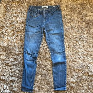 Bullhead mid rise skinny jeans